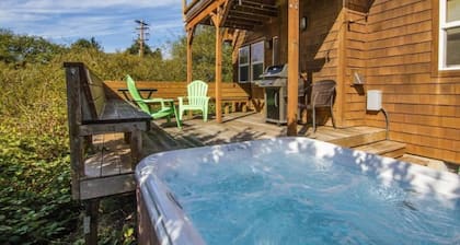 3BR Cottage w/ Hot Tub, King Beds, Ocean Views | Walk to Beach • Watch Birds & Whales