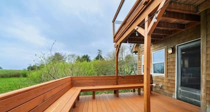 3BR Cottage w/ Hot Tub, King Beds, Ocean Views | Walk to Beach • Watch Birds & Whales
