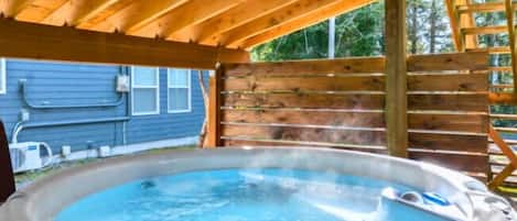 Outdoor spa tub