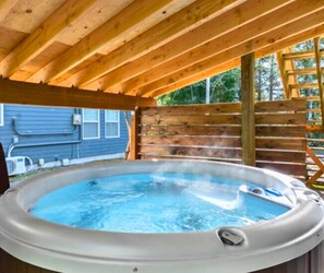 Outdoor spa tub - Private hot tub, fire pit, and spacious deck just blocks from the beach and downtown Rockaway Beach. This updated 4-bedroom retreat offers room to relax, gather, and enjoy the Oregon Coast with family, friends, and pets. (Rockaway Beach)