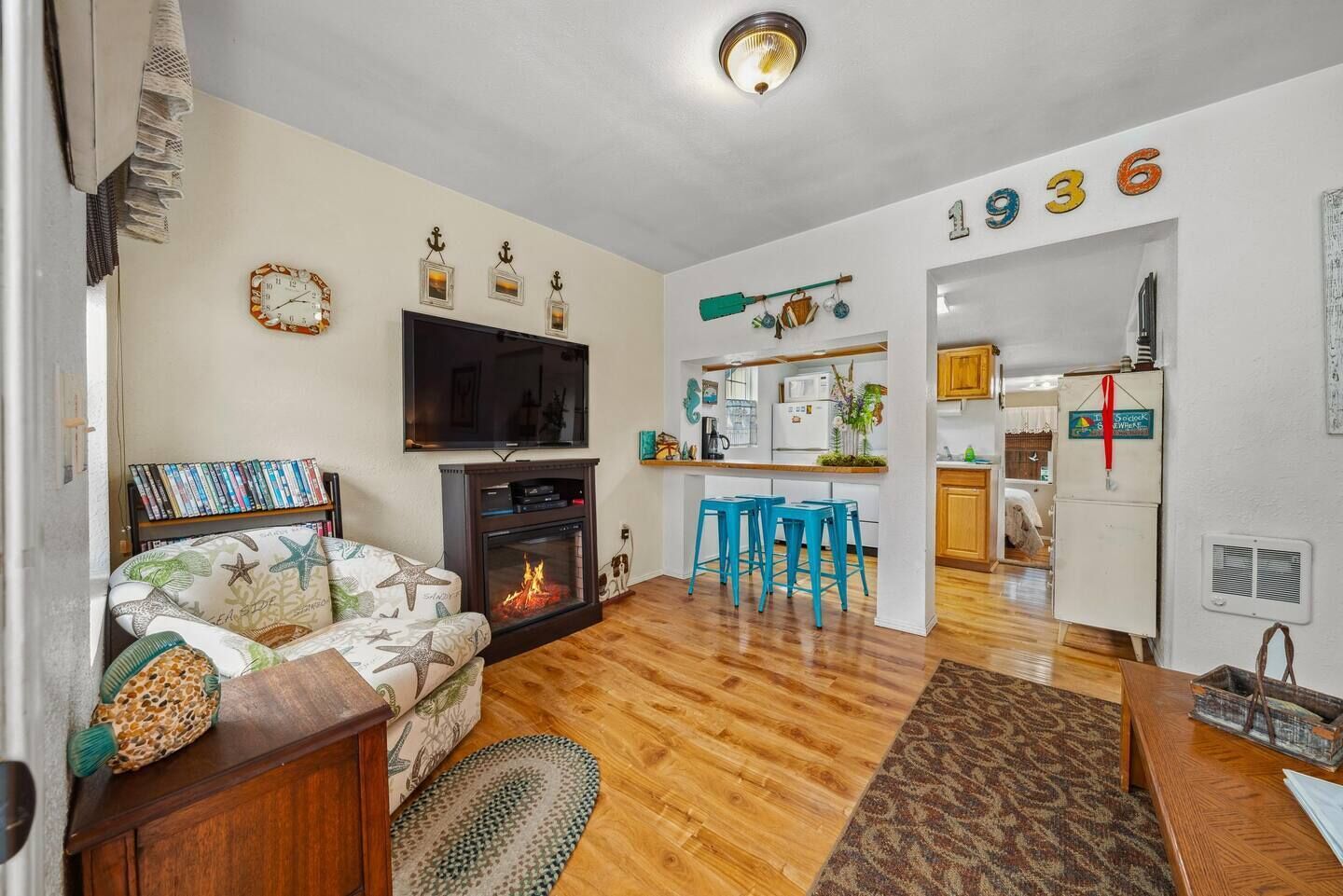 电视、壁炉、办公室