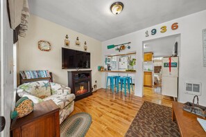 TV, fireplace, offices