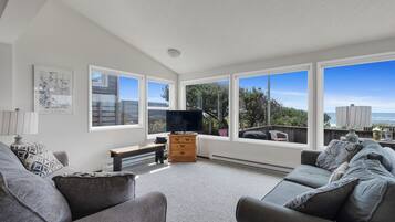 Televisión, chimenea y oficina