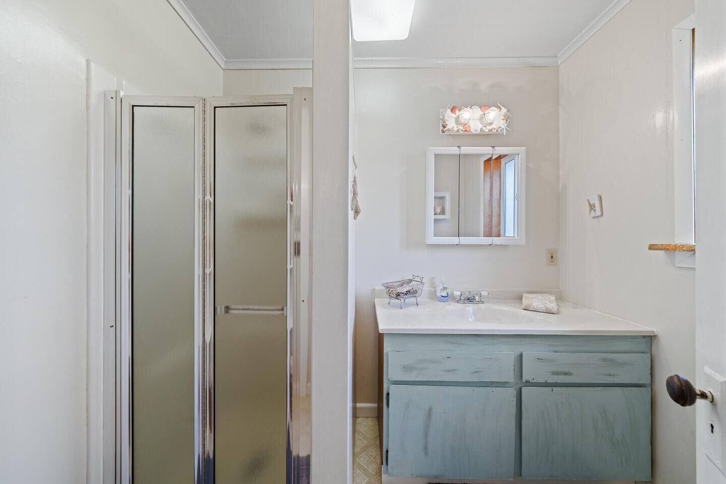 Sèche-cheveux, serviettes fournies