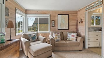 Smart TV, fireplace, DVD player, offices