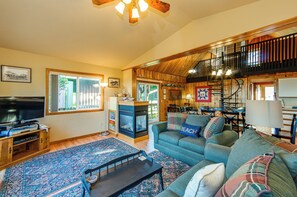 TV, fireplace, offices