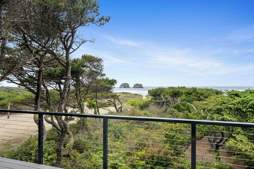 Beachfront A-Frame at Twin Rocks | Steps to Sand + Sunset Views