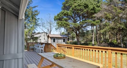 Cottage by the Sea · Cozy A-Frame · Short Walk to Nedonna Beach