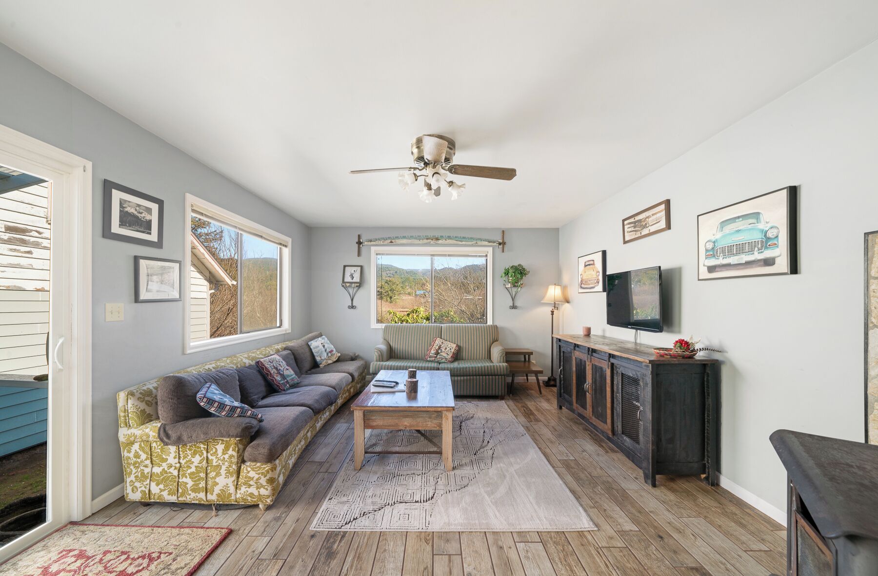 电视、壁炉、办公室