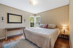 3 bedrooms, free WiFi, bed sheets - Pet-friendly 3BR beach cottage with fenced yard, wood stove, and easy beach access. (Rockaway Beach)