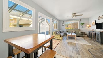 TV, fireplace, offices