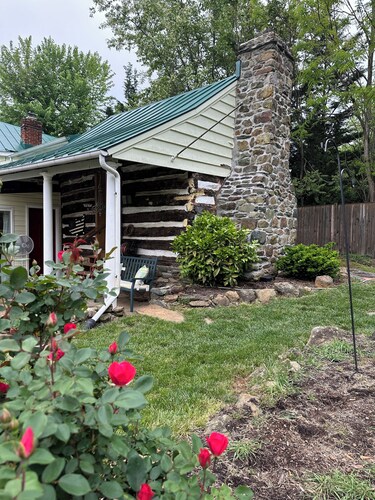 Historic home nestled in the heart of horse and wine country. Kids/pet friendly!