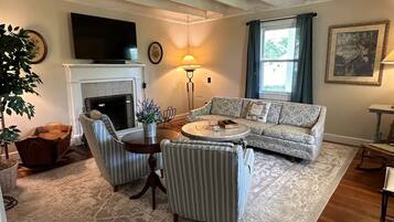 Smart TV, fireplace, books