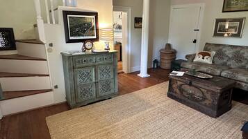 Smart TV, fireplace, books