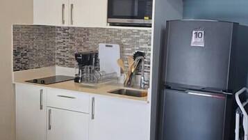 Fridge, microwave, stovetop, coffee/tea maker
