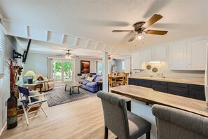 TV, fireplace - Locke Haven (Sherrills Ford)