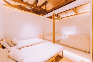 3 bedrooms, desk, iron/ironing board, WiFi - One Harajuku: Newly renovated 2 story, 3Bd, 2Br house in the heart of Harajuku. (Shibuya City)