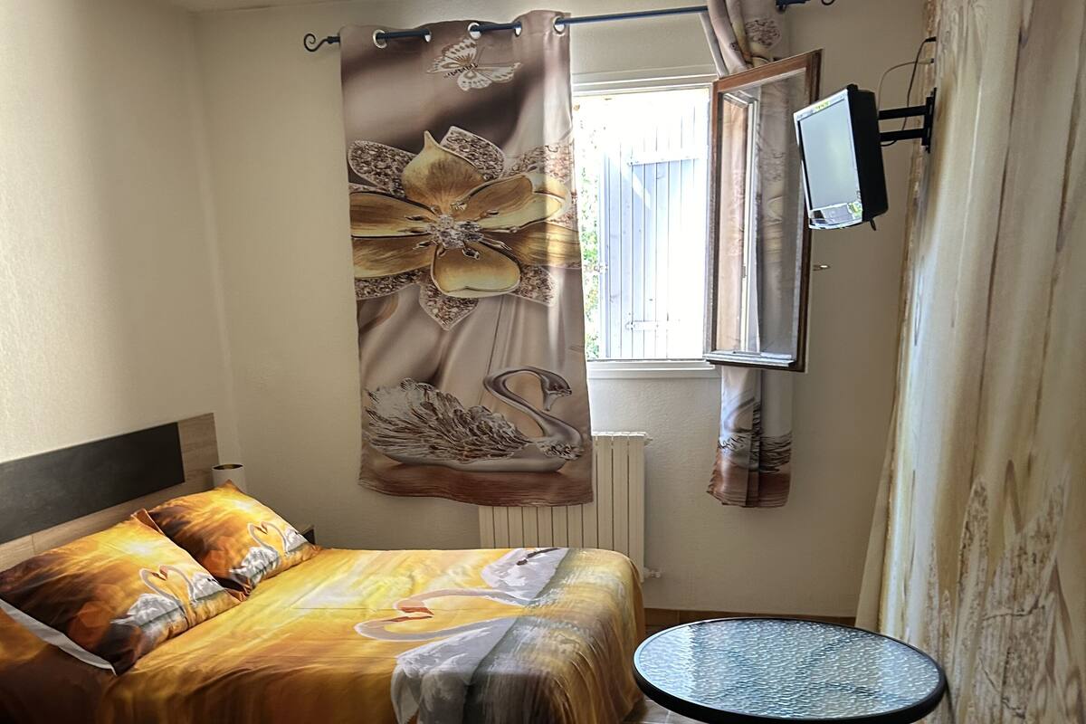 Système d’insonorisation, accès au Wi-Fi (inclus), décor unique