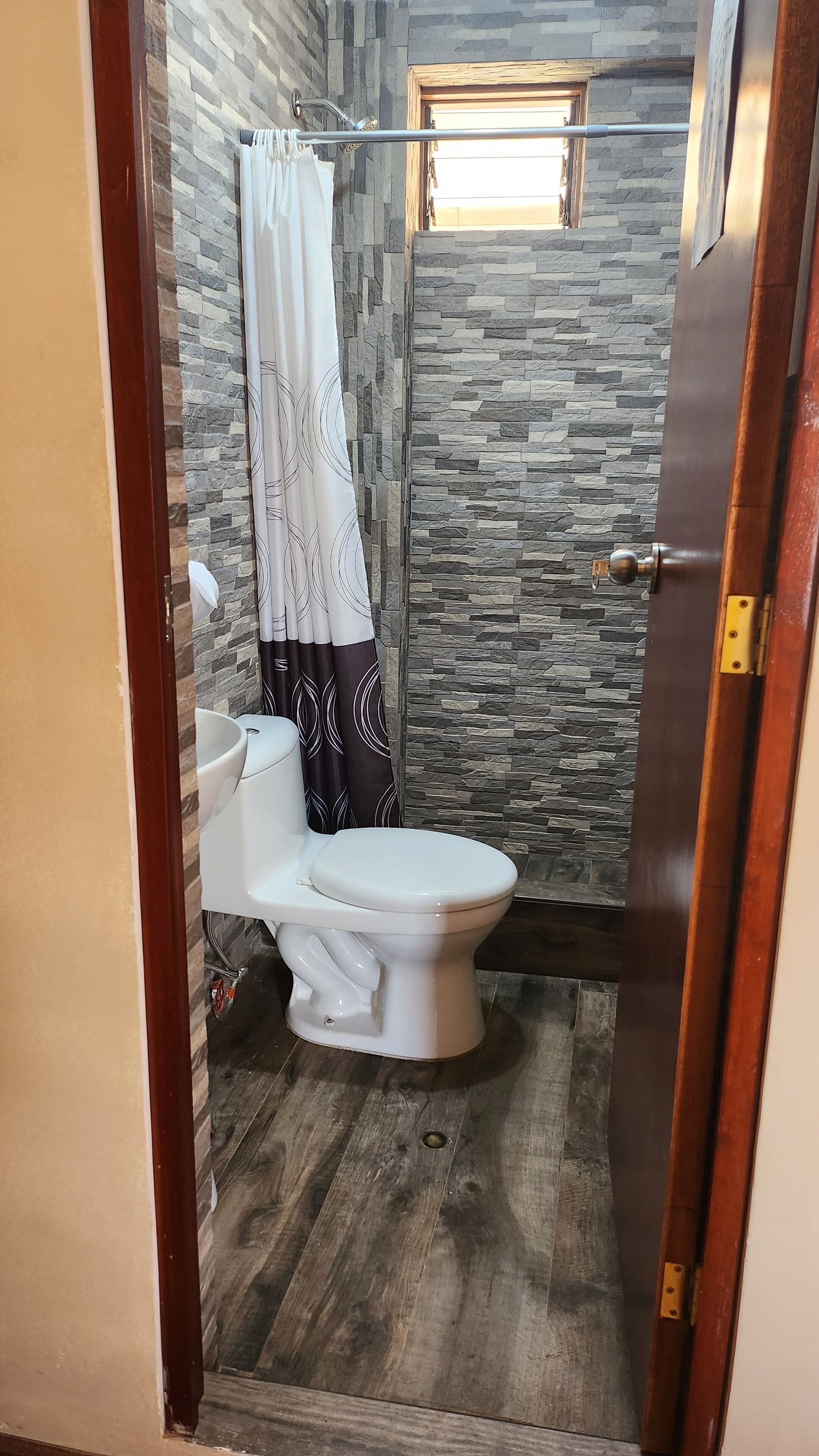 Classic Quadruple Room, Garden View | Bathroom