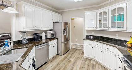 Spacious, elegant home with backyard & deck - near Augusta National