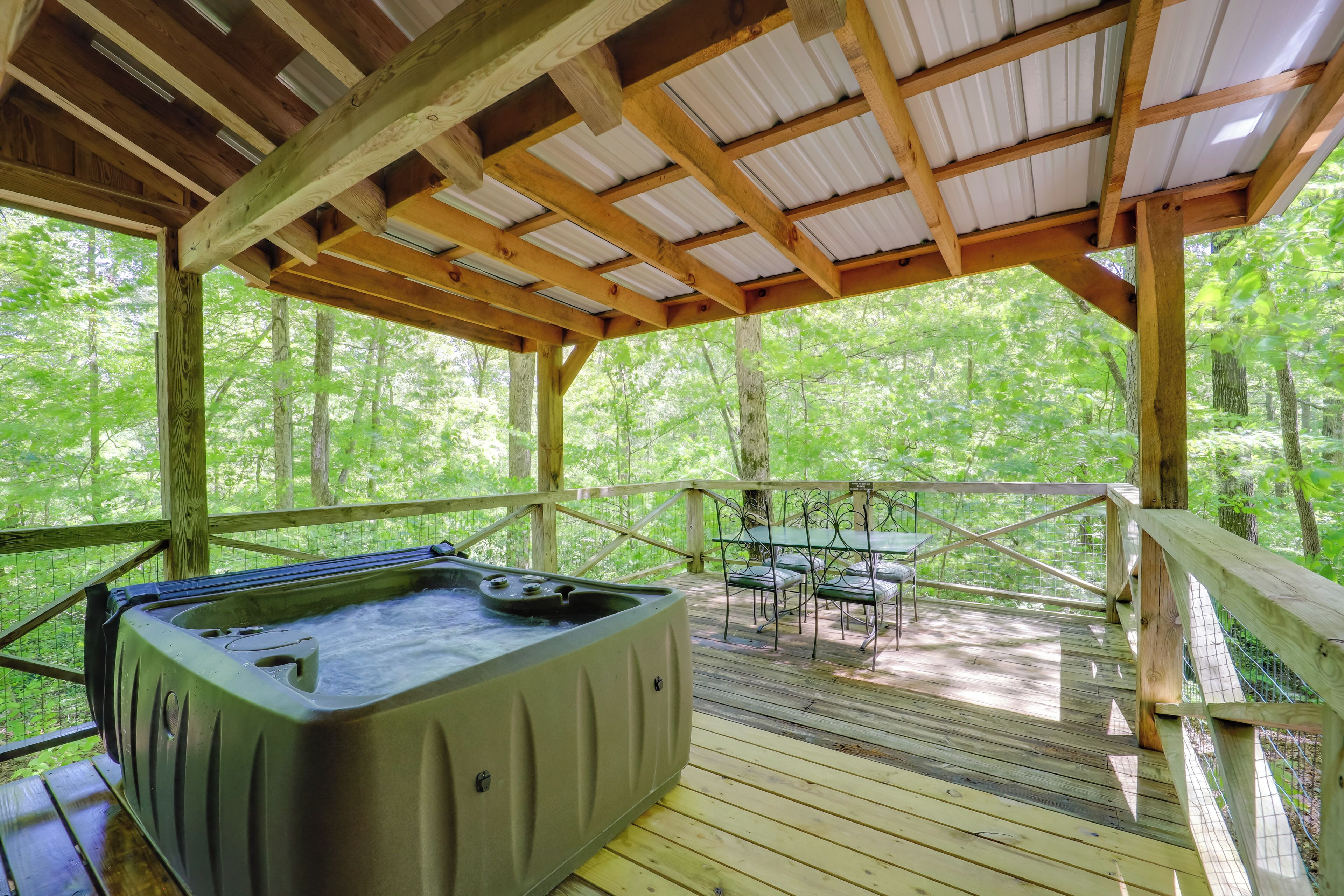 Secluded Marion Cabin w/ Hot Tub, On-Site Trails!