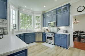 Fridge, microwave, oven, stovetop - Spacious Rural Getaway in Lexington w/ Deck! (Lexington)