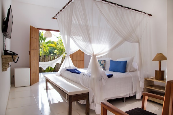 Standard Suite, Lanai, Garden View | In-room safe, individually decorated, bed sheets