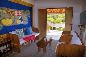 Phòng Suite Executive, lanai, quang cảnh vườn | Khu phòng khách | TV