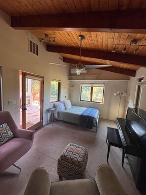 5 bedrooms, desk, iron/ironing board, travel cot