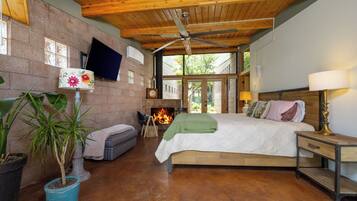 5 slaapkamers, een bureau, een strijkplank/strijkijzer, reisbedje