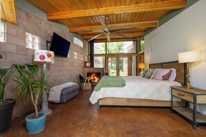 5 sovrum, skrivbord, strykjärn/strykbräda och resesäng