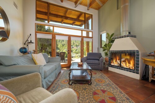 5 BR Private Canyon Ranch Retreat: RJR Santa Fe