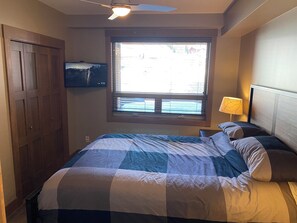 2 bedrooms, iron/ironing board, free WiFi, bed sheets