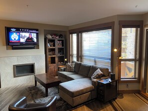 Smart-TV, Kamin, DVD-Player, Tischfußball