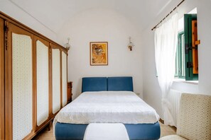 3 chambres, fer et planche à repasser, Wi-Fi, draps fournis