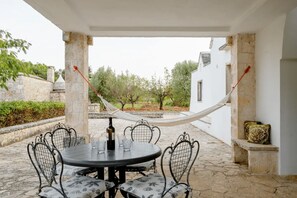 Outdoor dining - Trullo Rosy - Tranquilli e Deliziosi Trulli in Val D'itria Immersi Nella Natura (Puglia)