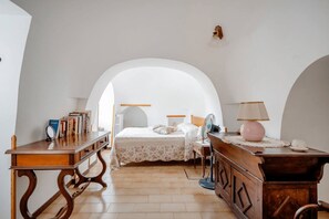 3 bedrooms, iron/ironing board, WiFi, bed sheets - Trullo Rosy - Tranquilli e Deliziosi Trulli in Val D'itria Immersi Nella Natura (Puglia)