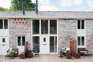 Outdoor dining - Tack Room a luxury Poldark retreat (Camborne)