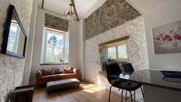 Smart TV, table tennis, books