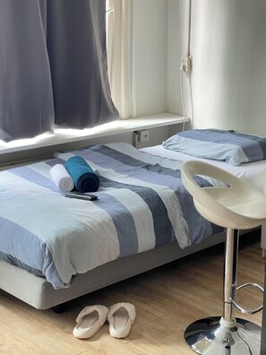 1 bedroom, desk, WiFi