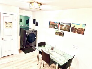 Dining - Beautiful 2 BR, 1 Bth Uptown Charrlotte (Charlotte)