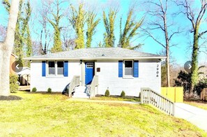 Exterior - Beautiful 2 BR, 1 Bth Uptown Charrlotte (Charlotte)