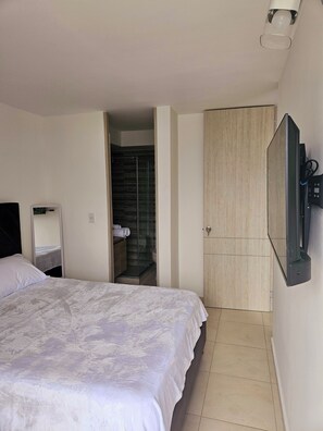2 bedrooms, iron/ironing board, WiFi, bed sheets - New with a Gorgeous View (Armenia)