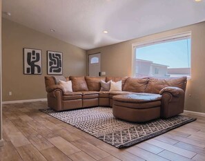 TV - The Hideaway - 50 Mile Views, Sleeps 8, Big Garage (Page)