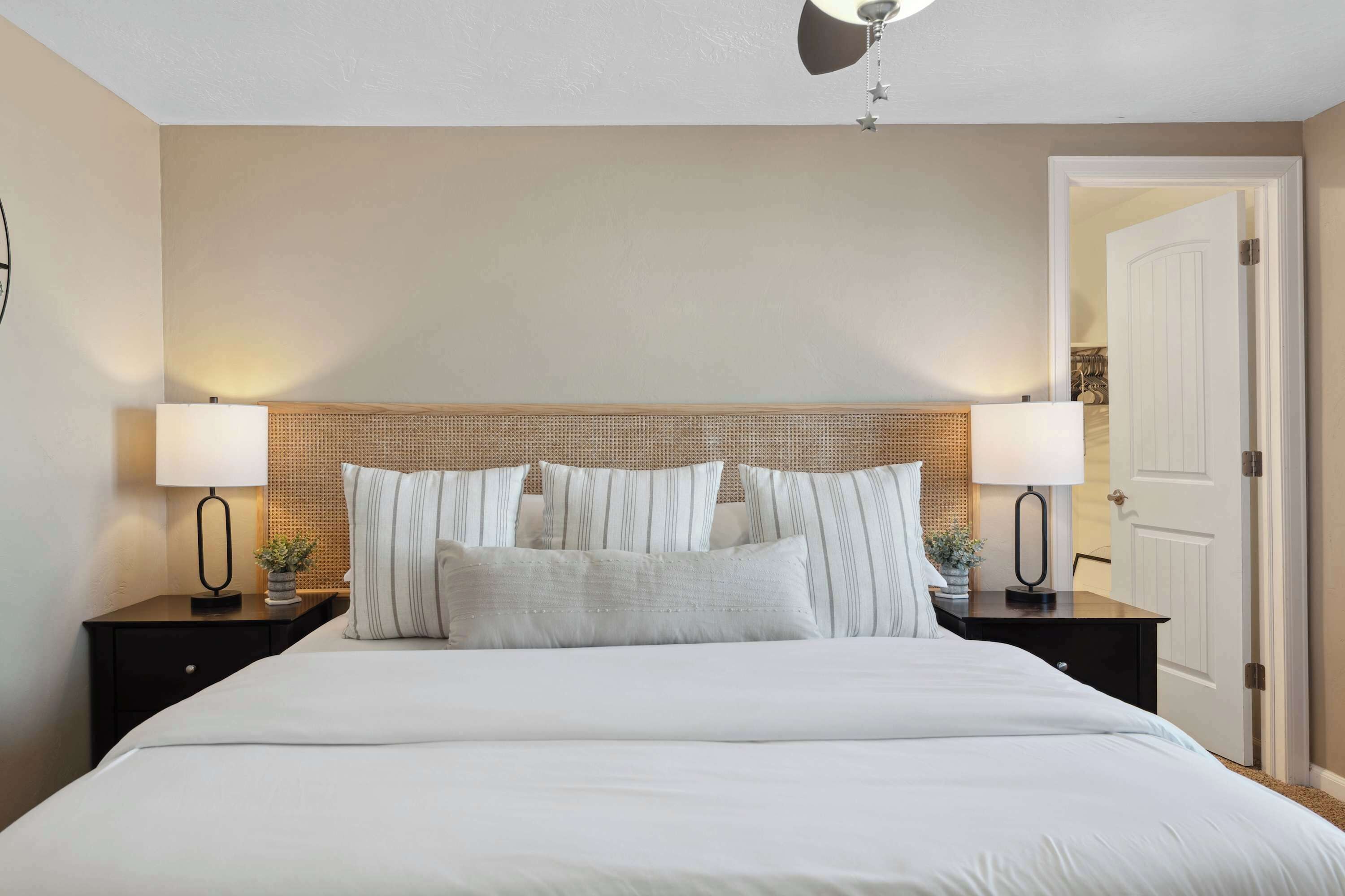 3 chambres, lit de bébé portatif, Wi-Fi, literie fournie