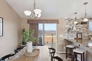 Dining - The Hideaway - 50 Mile Views, Sleeps 8, Big Garage (Page)