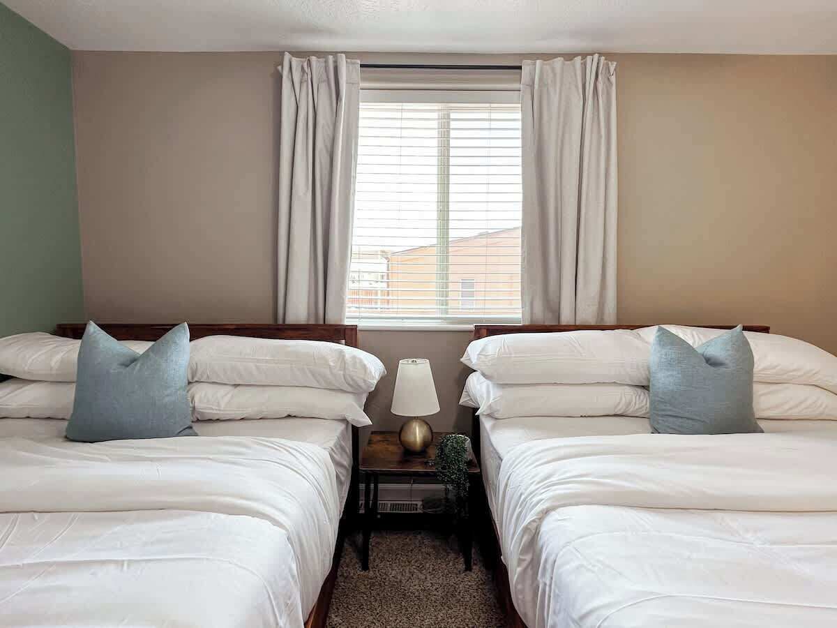 3 bedrooms, travel crib, WiFi, bed sheets