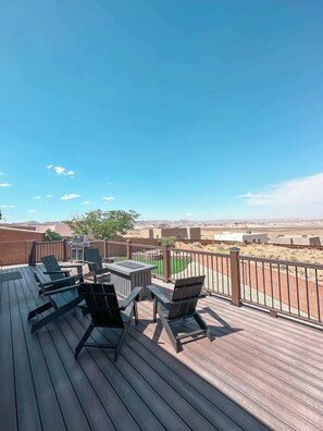 Outdoor dining - The Hideaway - 50 Mile Views, Sleeps 8, Big Garage (Page)