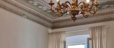 1 camera, una scrivania, ferro/asse da stiro, Wi-Fi