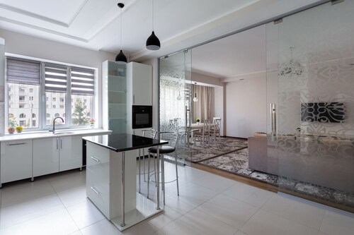 Cozy apartment in the city center: guarded yard, kids area. Near by Oloy bazaar.